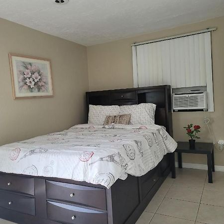 Entire Guesthouse 5 Mins To Siesta Key & Downtown Σεϊρασότα Εξωτερικό φωτογραφία