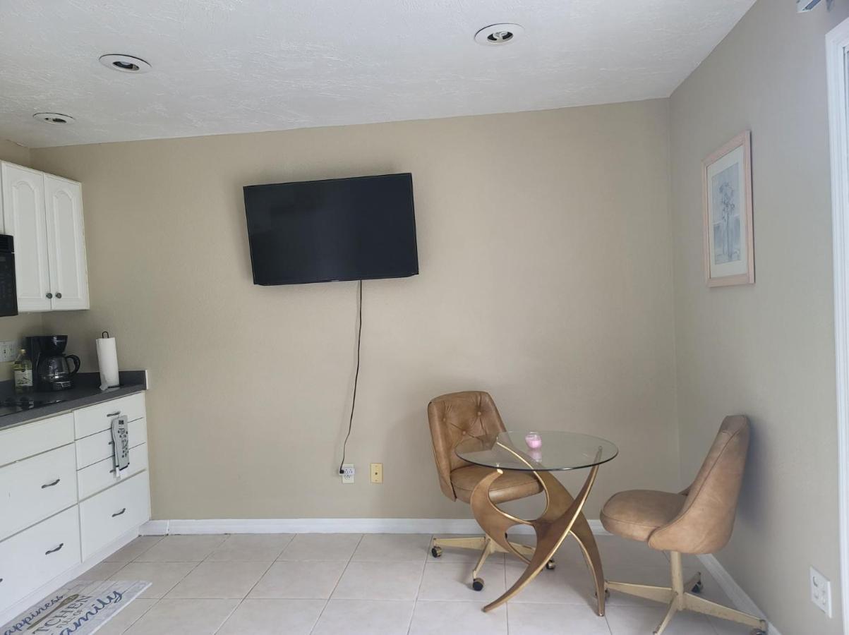 Entire Guesthouse 5 Mins To Siesta Key & Downtown Σεϊρασότα Εξωτερικό φωτογραφία