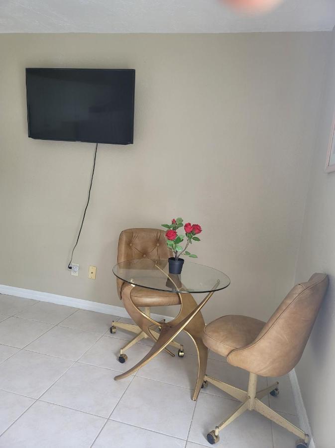 Entire Guesthouse 5 Mins To Siesta Key & Downtown Σεϊρασότα Εξωτερικό φωτογραφία