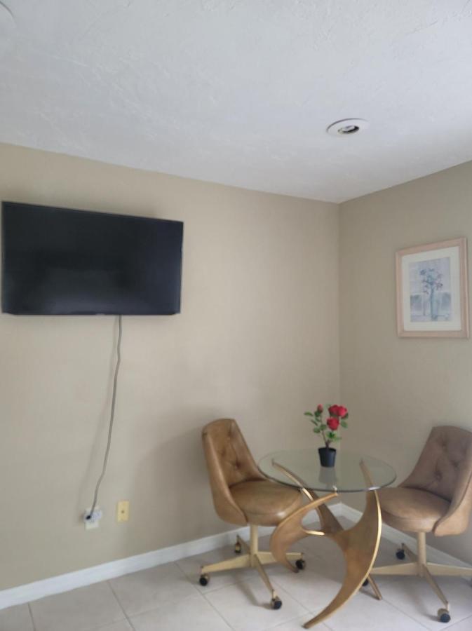 Entire Guesthouse 5 Mins To Siesta Key & Downtown Σεϊρασότα Εξωτερικό φωτογραφία